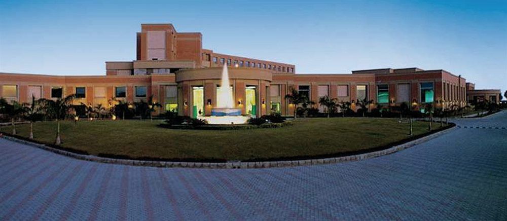 NIRVANA Hotel Banquets Club Ludhiana Extérieur photo