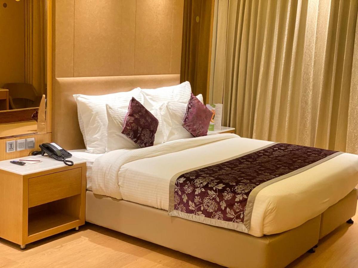 NIRVANA Hotel Banquets Club Ludhiana Extérieur photo